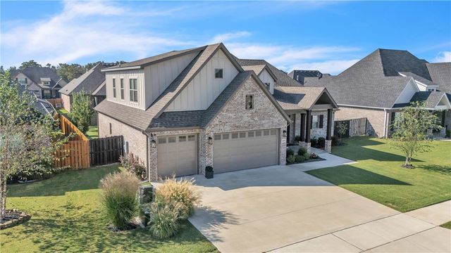 1503 Pack Cove, Lowell, AR 72745