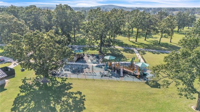 1503 Pack Cove, Lowell, AR 72745