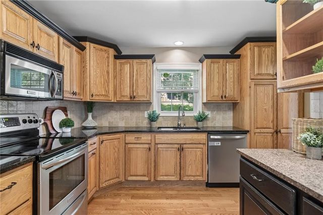 631 Cosby Street, Liberty, MO 64068