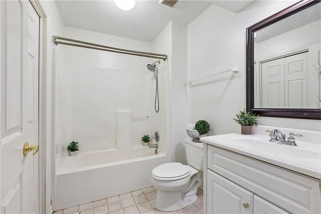 631 Cosby Street, Liberty, MO 64068