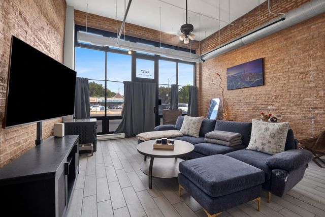 4437 W Fullerton Avenue SF, Chicago, IL 60639