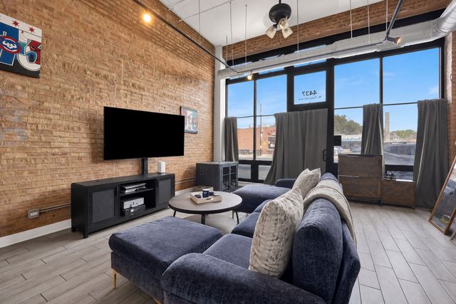 4437 W Fullerton Avenue SF, Chicago, IL 60639