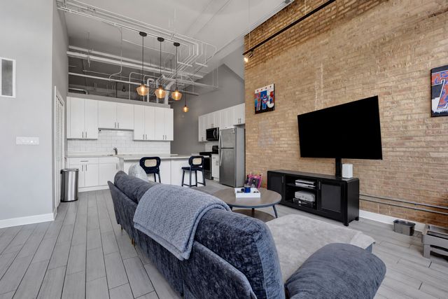 4437 W Fullerton Avenue SF, Chicago, IL 60639
