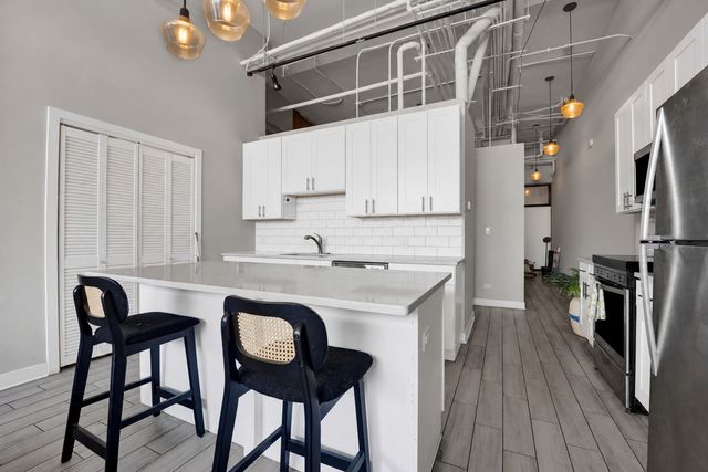 4437 W Fullerton Avenue SF, Chicago, IL 60639