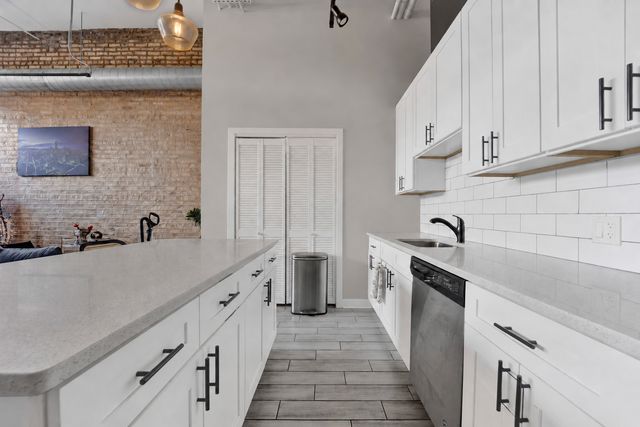 4437 W Fullerton Avenue SF, Chicago, IL 60639