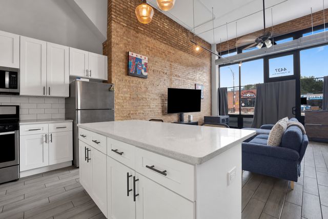 4437 W Fullerton Avenue SF, Chicago, IL 60639