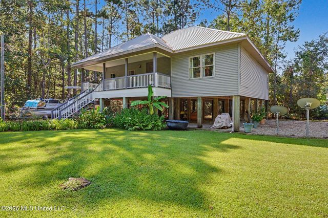 6040 Choctaw Place, Kiln, MS 39556