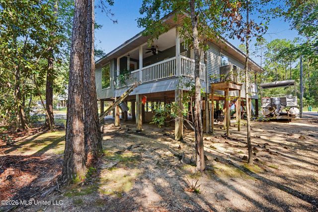 6040 Choctaw Place, Kiln, MS 39556