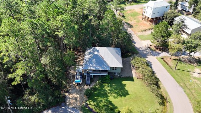 6040 Choctaw Place, Kiln, MS 39556