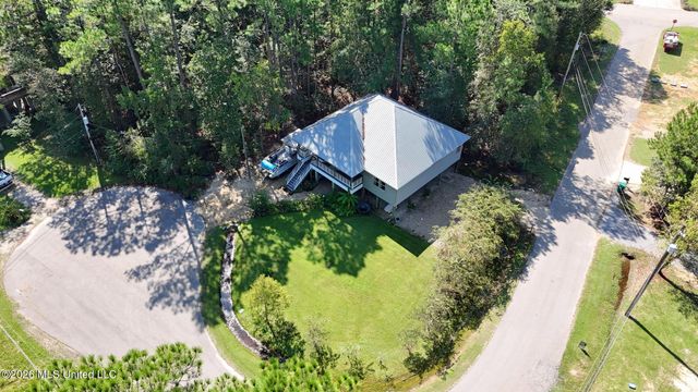 6040 Choctaw Place, Kiln, MS 39556