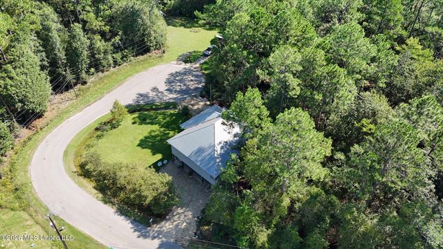 6040 Choctaw Place, Kiln, MS 39556