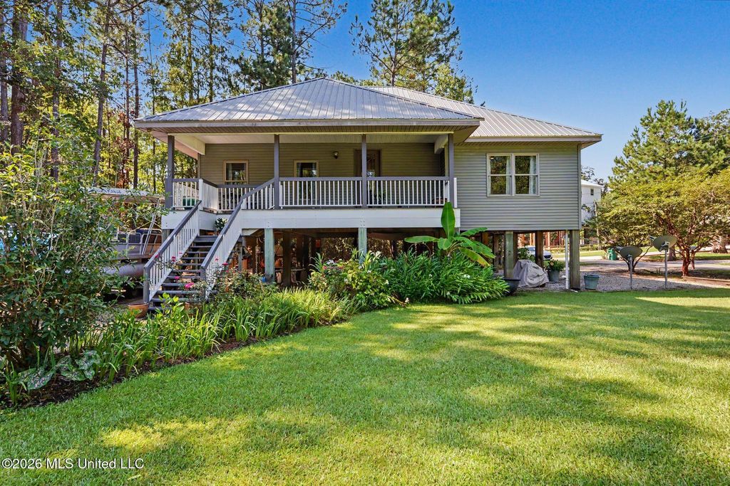 6040 Choctaw Place, Kiln, MS 39556