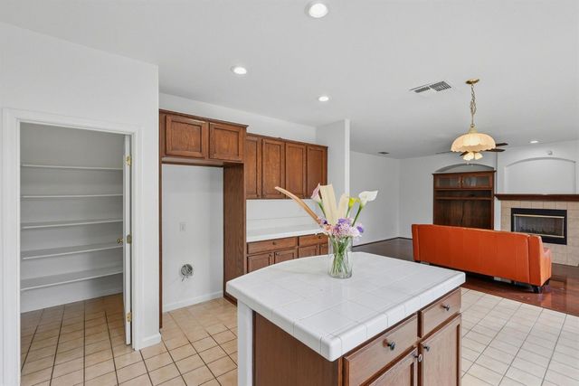 2638 Macon Dr, Sacramento, CA 95835