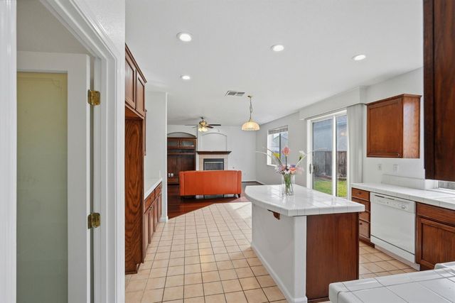 2638 Macon Dr, Sacramento, CA 95835