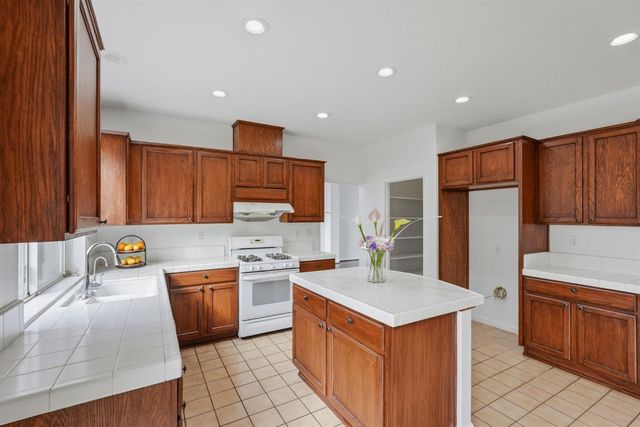 2638 Macon Dr, Sacramento, CA 95835