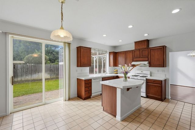 2638 Macon Dr, Sacramento, CA 95835