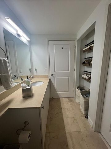 170 SE 14th St 2007, Miami, FL 33131