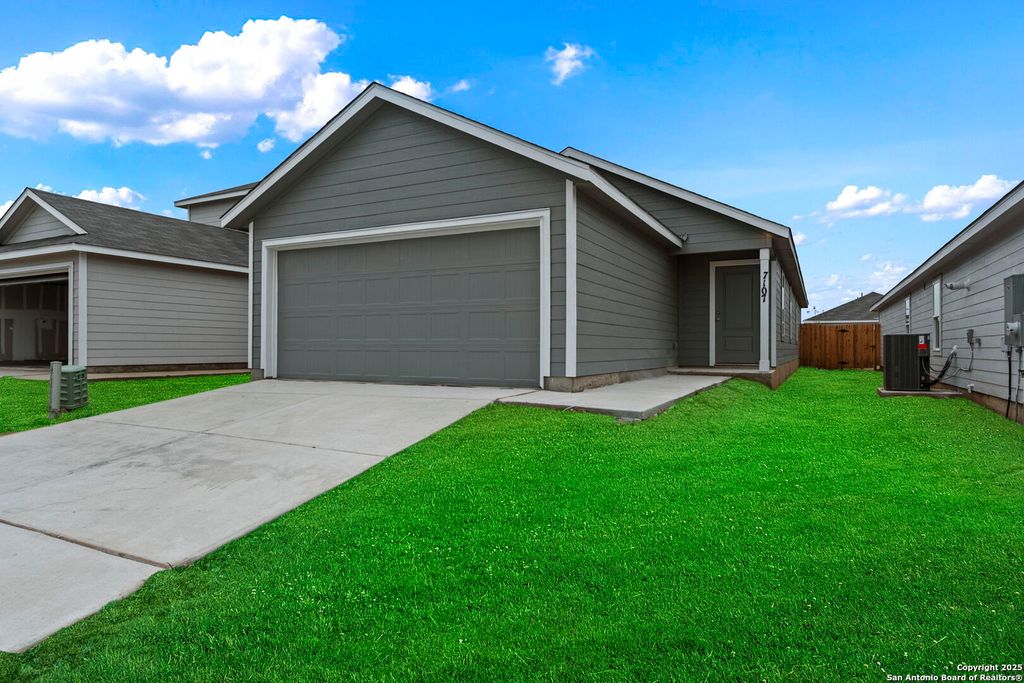 7107 Brownleaf Dr, San Antonio, TX 78227