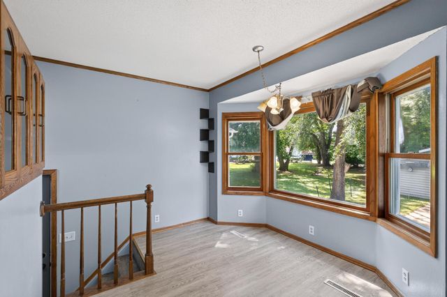 220 N Chestnut Street, Belle Plaine, MN 56011