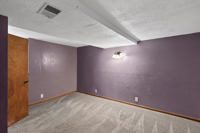 220 N Chestnut Street, Belle Plaine, MN 56011