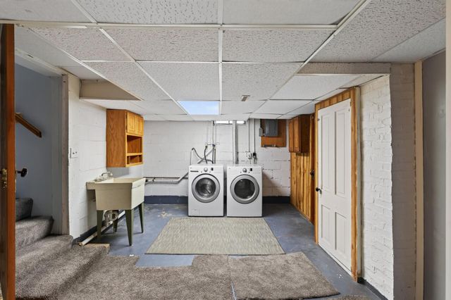 220 N Chestnut Street, Belle Plaine, MN 56011