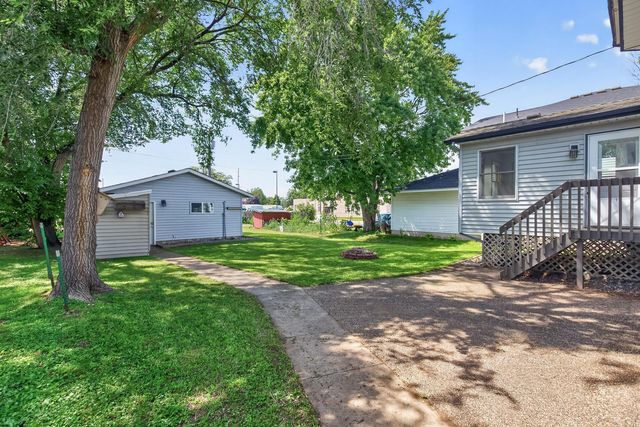 220 N Chestnut Street, Belle Plaine, MN 56011