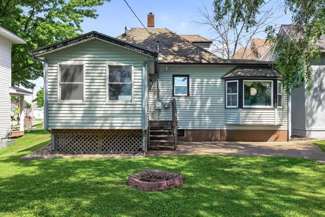 220 N Chestnut Street, Belle Plaine, MN 56011