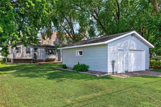 220 N Chestnut Street, Belle Plaine, MN 56011