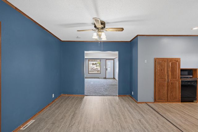 220 N Chestnut Street, Belle Plaine, MN 56011