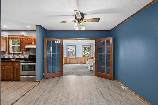 220 N Chestnut Street, Belle Plaine, MN 56011