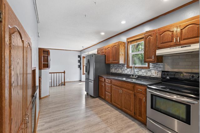 220 N Chestnut Street, Belle Plaine, MN 56011