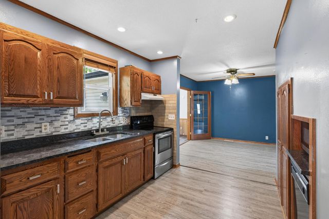 220 N Chestnut Street, Belle Plaine, MN 56011