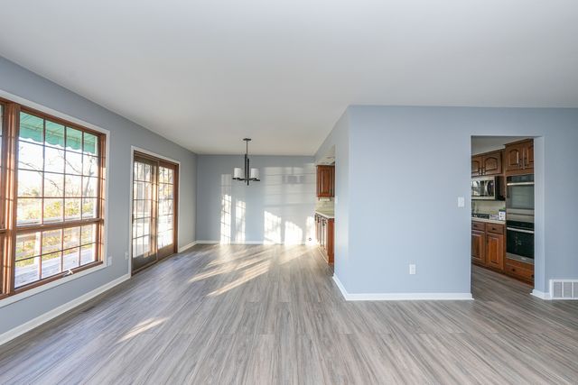 1752 Bittersweet Drive, St. Anne, IL 60964