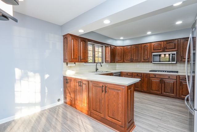 1752 Bittersweet Drive, St. Anne, IL 60964