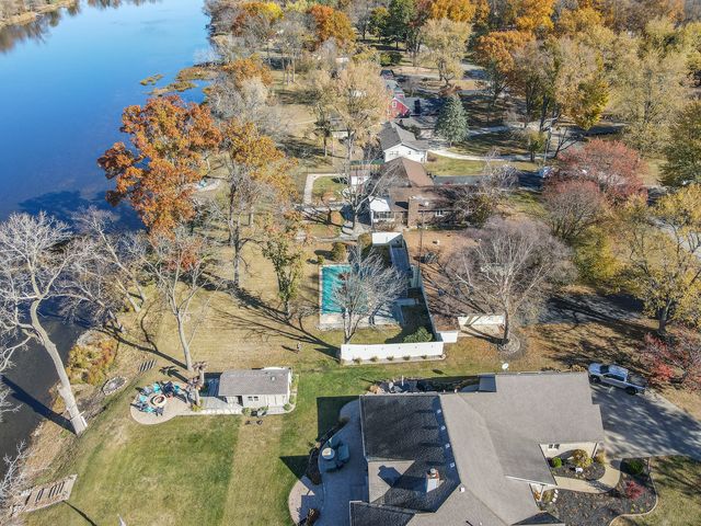 1752 Bittersweet Drive, St. Anne, IL 60964