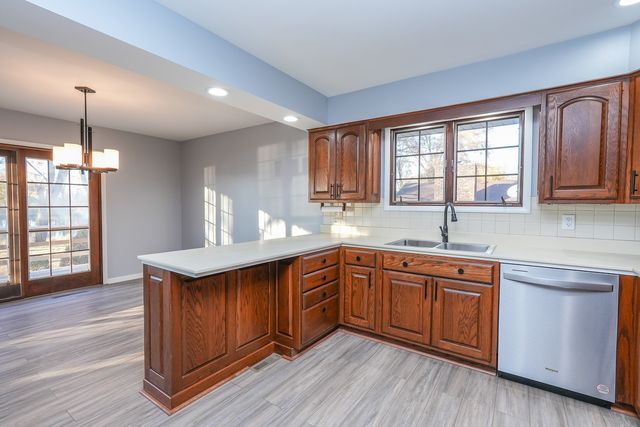 1752 Bittersweet Drive, St. Anne, IL 60964