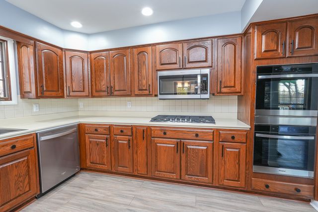 1752 Bittersweet Drive, St. Anne, IL 60964