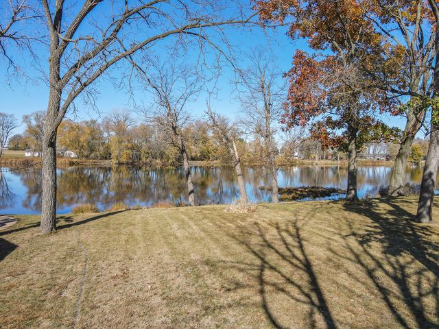 1752 Bittersweet Drive, St. Anne, IL 60964