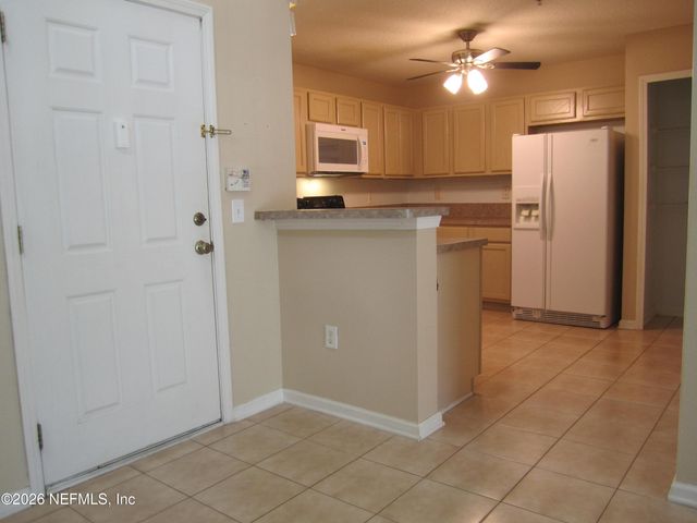 6093 MAGGIES Circle 115, Jacksonville, FL 32244