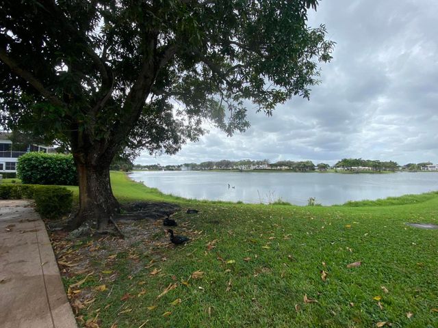 68 Stratford E, West Palm Beach, FL 33417