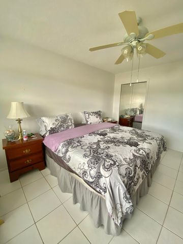 68 Stratford E, West Palm Beach, FL 33417