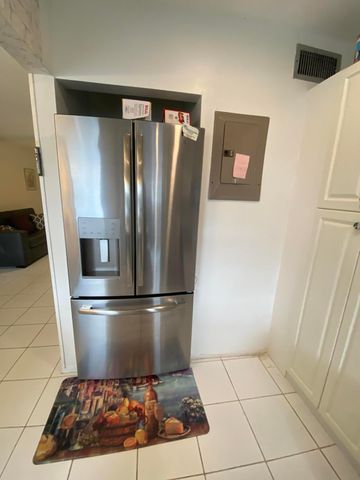 68 Stratford E, West Palm Beach, FL 33417