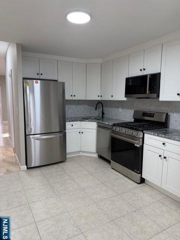 636 Boulevard 1, Weehawken, NJ 07086