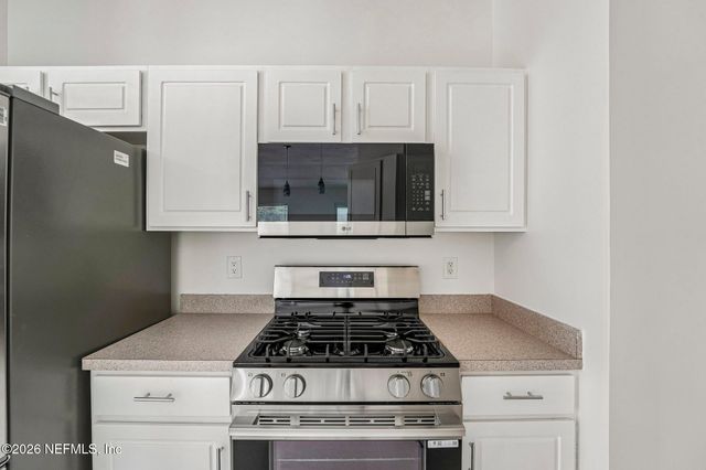 3307 INTERNATIONAL VILLAGE Court, Jacksonville, FL 32277