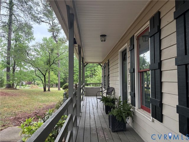 1291 Grapevine Rd, Sandston, VA 23150