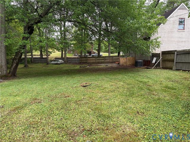 1291 Grapevine Rd, Sandston, VA 23150