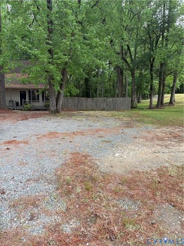 1291 Grapevine Rd, Sandston, VA 23150