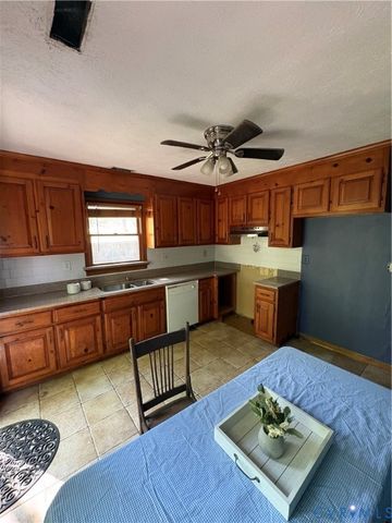 1291 Grapevine Rd, Sandston, VA 23150
