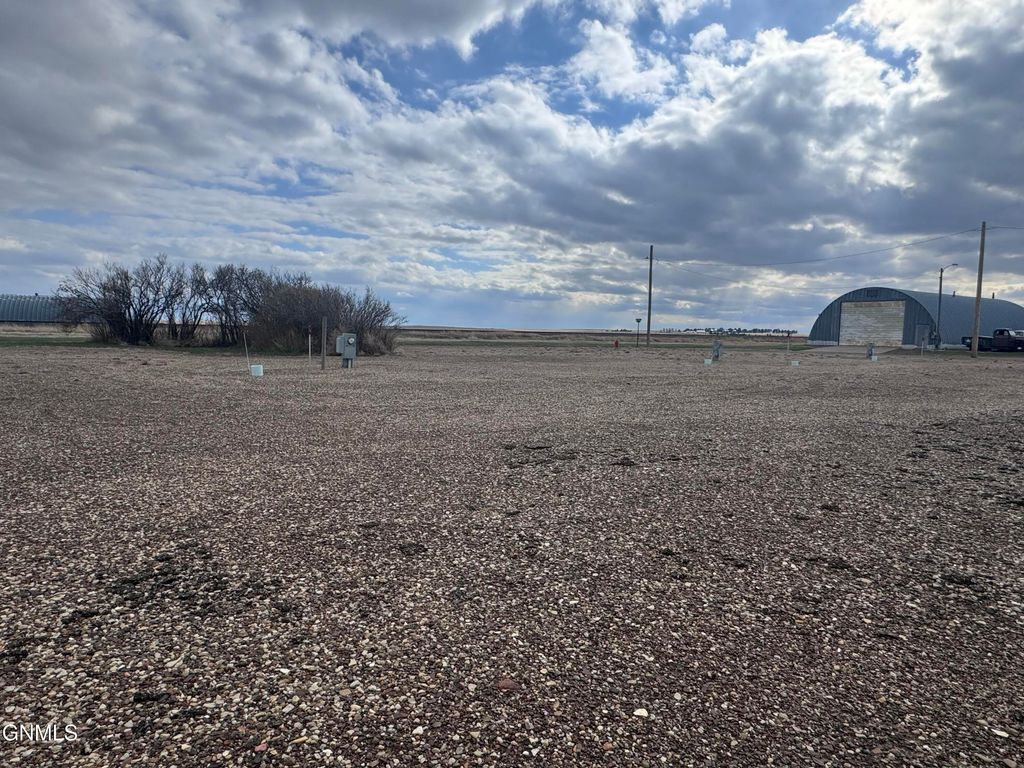 303 1st Street, Reeder, ND 58649