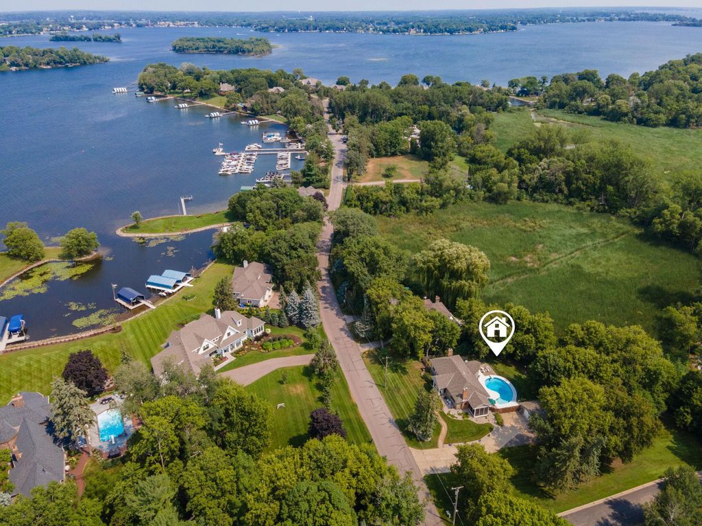 5565 Howards Point Road, Shorewood, MN 55331 — photo 2